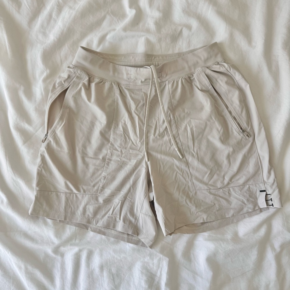 Lululemon License to Train Short LL 5"